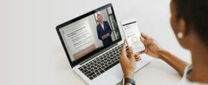 Tablet mit Lecturio-App für Medizinstudenten im Unterricht